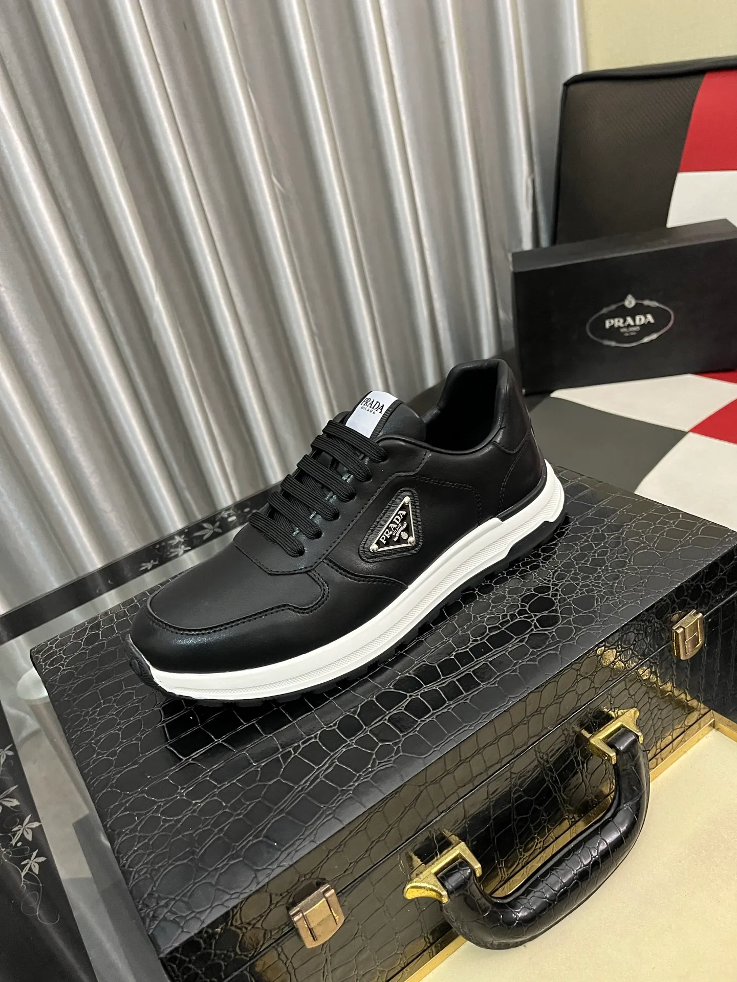 Men's shoes 💰420⌚️⌚️【PRADA】Prada casual shoes, originally developed 1:1, made of high-mercerized cowhide with imported cowhide, silk sheepskin lining, rubber outsole, comfortable and soft on the foot, size: 38-442️⃣Colors available